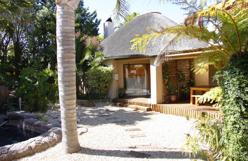 Melkbosstrand Cottage | Kite surfer & surf friendly accommodation on the West Coast, everyone's welcome