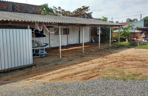 Guaratuba House | Kitnet Guaratuba on the main avenue 4 qdras do mar kitnet p 2 or up to 8 people.