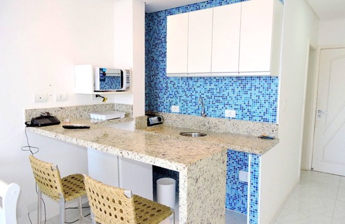 Pitangueiras Apartment | Kitnet with air conditioning in Guaruja