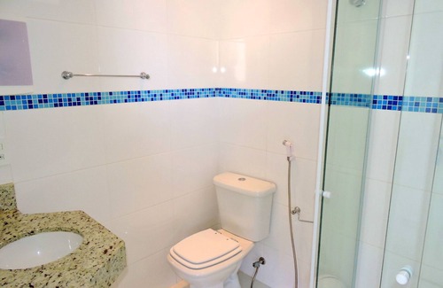 Pitangueiras Apartment | Kitnet with air conditioning in Guaruja