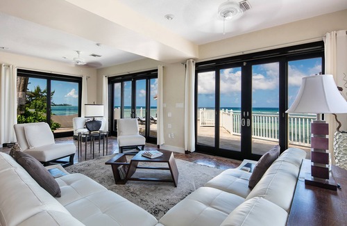North Side House | KiToCay: Modern Beach House w/Over-the-Water Sun Deck & Private Beach Lot