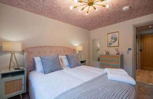 Easton Apartment | Kitsune - 1 Bedroom Luxury Apartment by Mint Stays