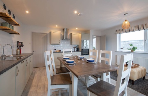 Rhosneigr House | Kittiwake Cottage : Stylish 2‑Bed Pet-Friendly Cottage in Rhosneigr | Managed by Anglesey Holiday Le