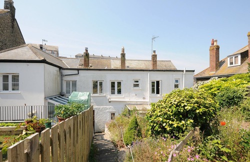 Polruan House | KITTIWAKE, pet friendly, character holiday cottage in Polruan