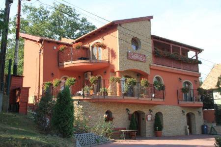Pilisszentivan Bed & Breakfast | Kitty Panzió