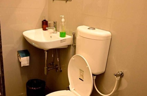 Aundh Hotel | Kivi's Stay Baner