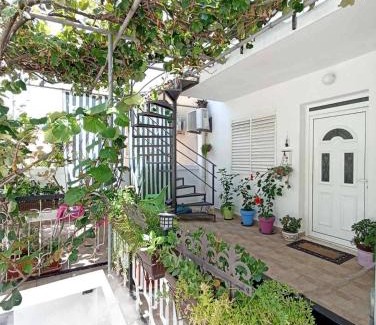 Maini Apartment | Kiwi Apartments Budva