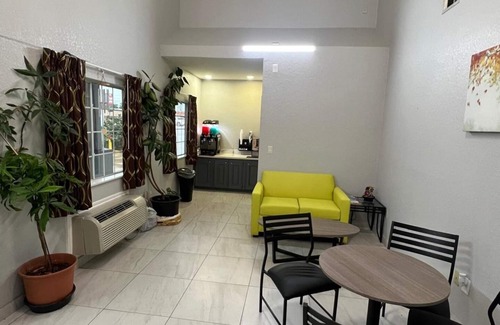 Houston Hotel | Kiwi Inn Willowbrook State Highway 249 Beltway 8