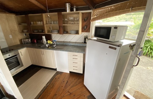 Ocean Beach Cottage | Kiwiana Bach - Ocean Beach Bach