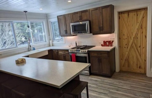 Puslinch Other | KJ's Farmhouse w/SwimSpa Retreat