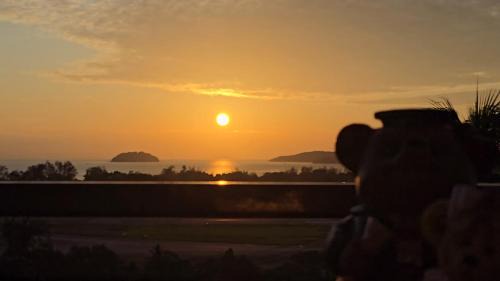 Kota Kinabalu House | KK Sunset Villa- Full Sunset Balcony, Mosquito Free, 4K TVs, 5G WIFI and more!