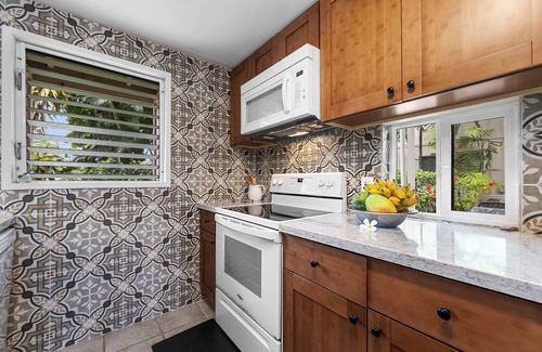 Kahaluu Bay Condo | KKSR#10 BEAUTIFUL CORNER TOWNHOME, STEPS FROM THE BEACH, AIR CONDITONING!
