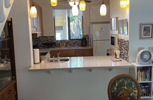 Kahaluu Bay Condo | KKSR8304: TOP FLOOR, CORNER W/EXTENDED LANAI SPACE, SCREENED IN LANAI!