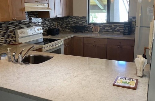 Kahaluu Bay Condo | KKSR8304: TOP FLOOR, CORNER W/EXTENDED LANAI SPACE, SCREENED IN LANAI!