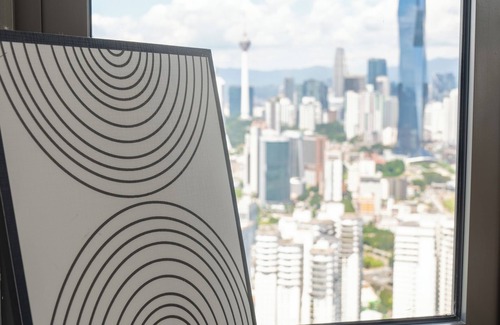 Brickfields Apartment | KL Sentral Studio, Sky jacuzzi, pool, Petronas KLCC view-steps to Monorail 21