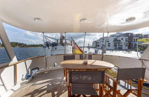 Eckernfoerde Boat Rental | Klassische Motoryacht Ocean Motion