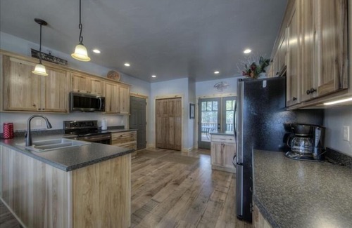 Deadwood Cabin | Klassy Lodge in Sturgis
