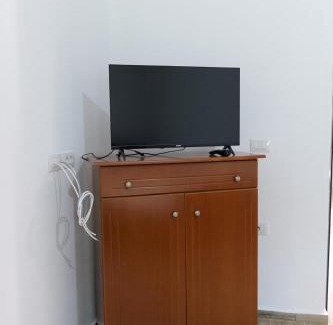 Delvine House | Klaudio Guest House
