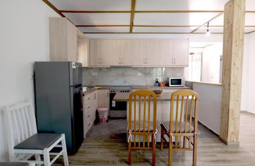 Delvine House | Klaudio Guest House