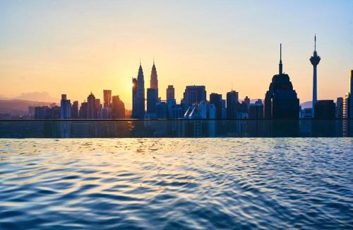 Chow Kit Apartment | KLCC Regalia Suites Infinity Pool Kuala Lumpur