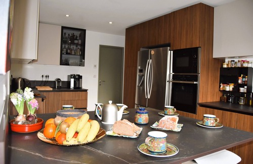 Merignac Villa | Klein House - 8 travellers with swimming pool and lush garden - Ideal for families!