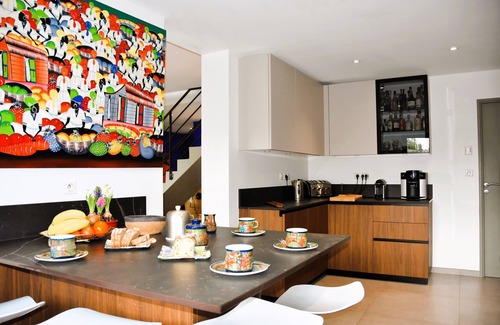 Merignac Villa | Klein House - 8 travellers with swimming pool and lush garden - Ideal for families!