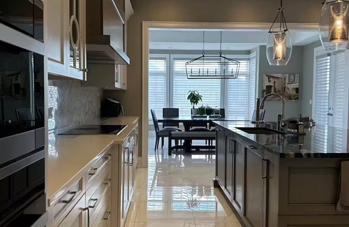 Vaughan House | Kleinburg Luxe Retreat | Chill Views Vibes