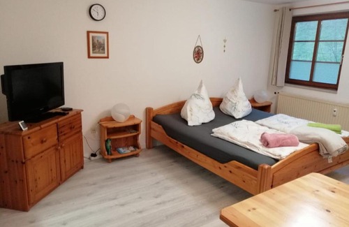 Todtnau Apartment | Kleine, familienfreundliche 1-Zi FeWo am Bach und zwischen zwei Seen