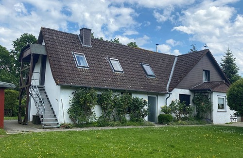 Butjadingen Apartment | Kleine Ferienwohnung Direkt am Deich und Hafen von Eckwarden mit Gartennutzung