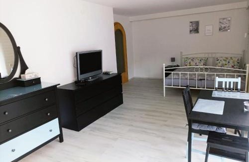 Schonau Apartment | Kleine Ferienwohnung mit Terrasse am Waldrand