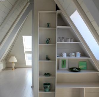 Neulindenau Apartment | Kleine Wolke - Dachgeschoss Ferienwohnung mit Klimaanlage und Ausblick