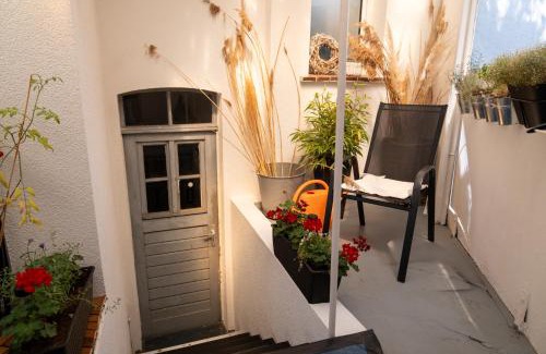 Bad Wilhelmshoehe Apartment | KLEINES GLÜCK by Interior Apartments