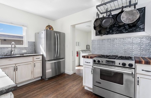 Fredericksburg House | Kleines Weinhaus | 2/2 | Full Kitchen | Washer/Dryer | Heated Cowboy Pool | Pet Friendly w/fee