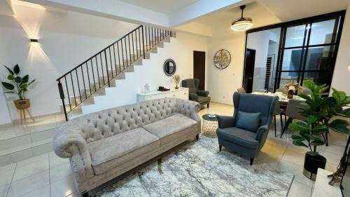 Sepang House | KLIA Sepang Charming 4-Bedroom Blissful Double-Storey Homestay