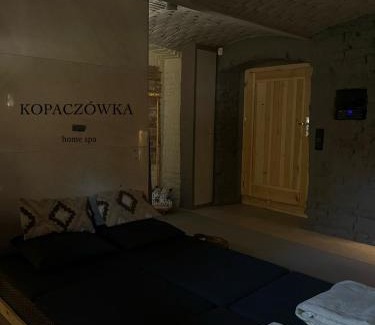 Radkow House | Klimatyczny Dom Kopaczówka przytulna miejscówka z kominkiem, sauną i ogrodem u podnóża Gór Stołowych