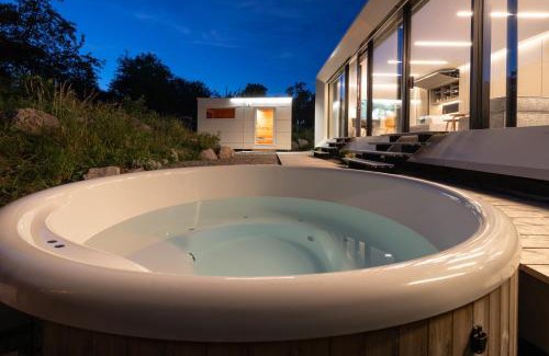 Uehlingen-Birkendorf House | Kloster Suite, Aussensauna, Hottube - ÜhlingenBirkendorf