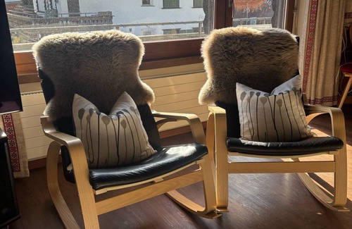 Klosters-Serneus Apartment | Klosters Chalet. A classic & cosy centrally located apartment in sunny Klosters