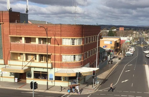 Bathurst Hotel | Knickerbocker Hotel