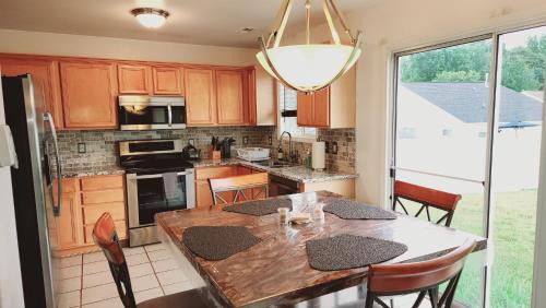 Oakdale House | Knight's Vacation Property - Charlotte, NC