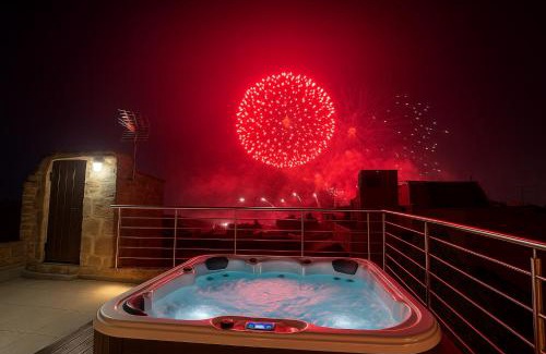Valletta Villa | Knights 1500s Palazzino in Valletta - Seaview Rooftop Jacuzzi lounge