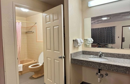 Galax Hotel | Knights Inn Galax