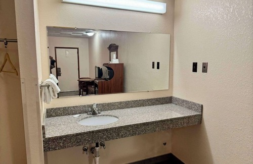 Galax Hotel | Knights Inn Galax
