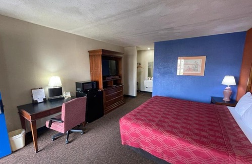 Emporia Hotel | Knights Inn & Suites Emporia