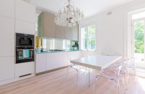 Knightsbridge and Belgravia Apartment | Knightsbridge 1BD Flat with Private Balcony