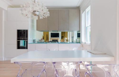 Knightsbridge and Belgravia Apartment | Knightsbridge 1BD Flat with Private Balcony