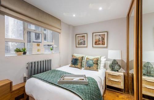 Knightsbridge Apartment | Knightsbridge Apartment with Harrods View