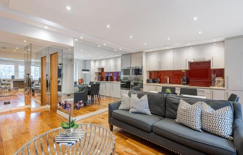 Knightsbridge Apartment | Knightsbridge Apartment with Harrods View