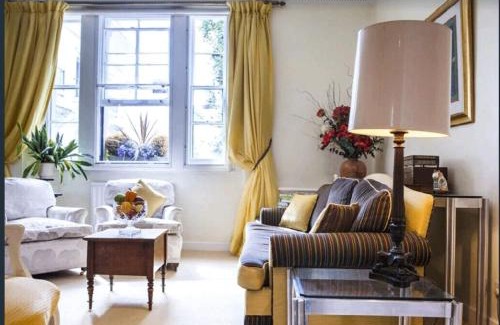 Brompton & Hans Town Apartment | KNIGHTSBRIDGE early AM check-in often possible -Next2 HARRODS 3 BEDROOMS-2Baths