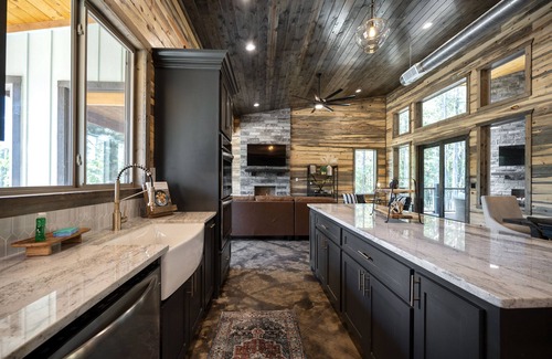 Pickens Cabin | Knock on Wood- Luxury Cabin w/ALL the Entertainment! Sleeps 14