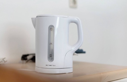 Munchen District Apartment | Knödelhof ‘Room 4’, 3-bed room with shared terrace and WLAN